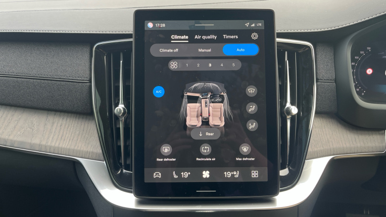 Volvo XC90 2.0 T8 PHEV Ultra Dark 5dr AWD Geartronic Estate